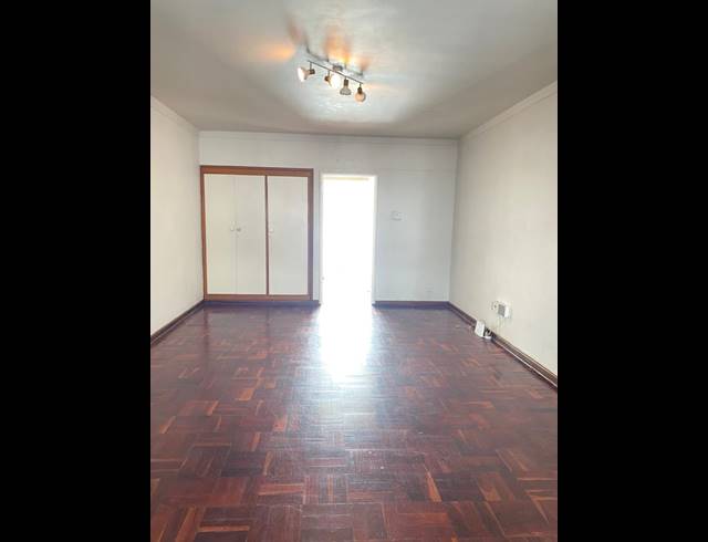0.5 BEDROOM APARTMENT RENTED IN ORANJEZICHT